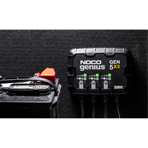 Chargeur de batterie embarqu&eacute; &agrave; 3 sorties de 15 amp&egrave;res Gen5X3 Genius Dufferin Supply