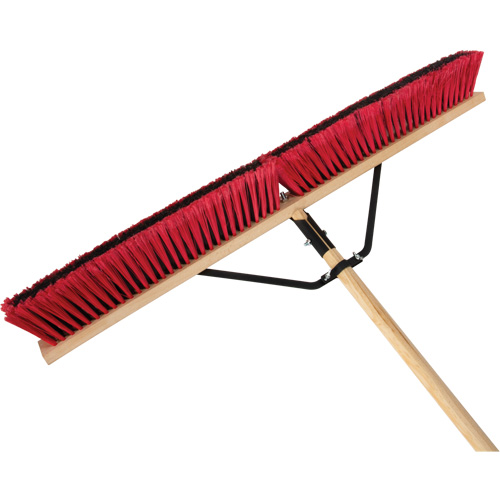 Balai-brosse &agrave; manche renforc&eacute;, 36", Moyen, Soies PVC Dufferin Supply