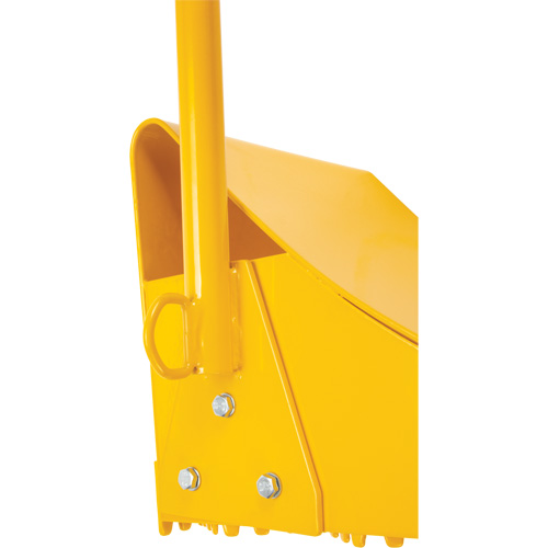 Cale de roue pour la glace avec poign&eacute;e ergonomique, Acier, Jaune, 8-1/16" la x 10-5/8" p x 8-13/16" h Dufferin Supply