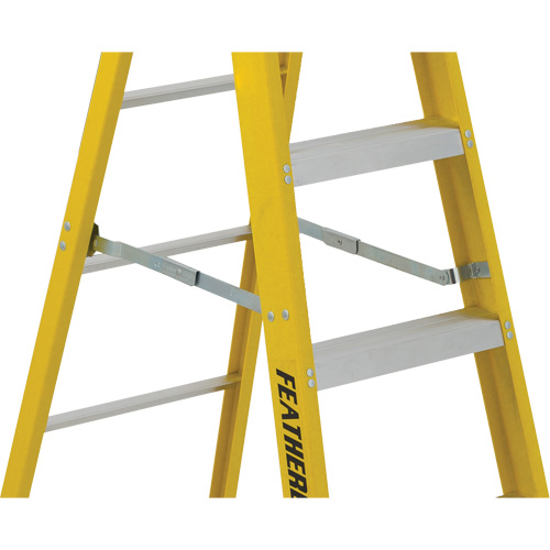 Industrial Heavy-Duty Stepladders (6900 Series), 4', Fibreglass, 300 lbs. Capacity, Type 1A Dufferin Supply