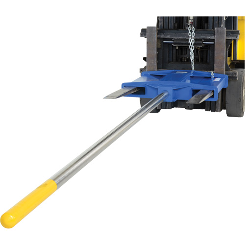 P&ocirc;le de transport de tapis pour chariot &eacute;l&eacute;vateur, 108-1/2" longueur, Install&eacute; sur fourche, Capacit&eacute; de 2500 lb Dufferin Supply