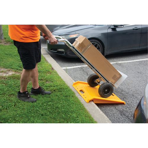 Portable Poly Hand Truck Curb Ramp, 1000 lbs. Capacity, 27" W x 27" L Dufferin Supply