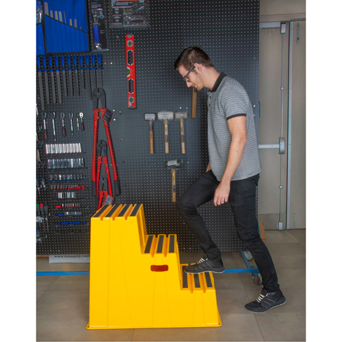 Escabeau industriel, 3 marches, 34-13/16" x 22-7/16" x Hauteur 28-1/2" Dufferin Supply