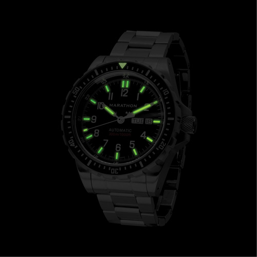 Tr&egrave;s grande montre automatique avec jour/date avec bracelet en acier inoxydable, Num&eacute;rique, &agrave; piles, 46 mm, Argent Dufferin Supply
