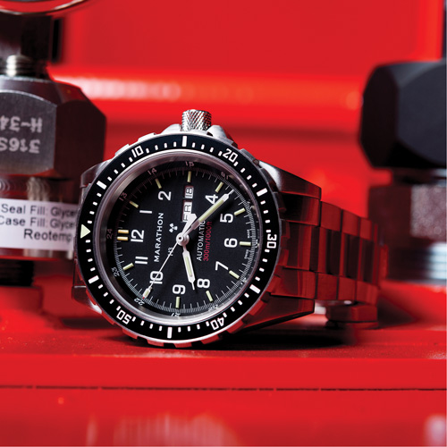 Tr&egrave;s grande montre automatique avec jour/date avec bracelet en acier inoxydable, Num&eacute;rique, &agrave; piles, 46 mm, Argent Dufferin Supply