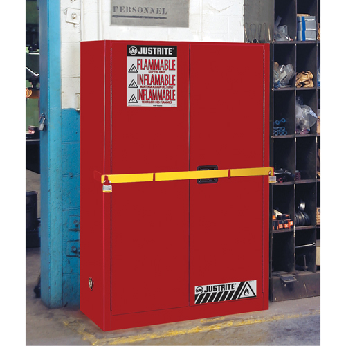 Armoire de rangement haute s&eacute;curit&eacute; avec barre en acier pour produits inflammables, 45 gal., 2 tablettes Dufferin Supply