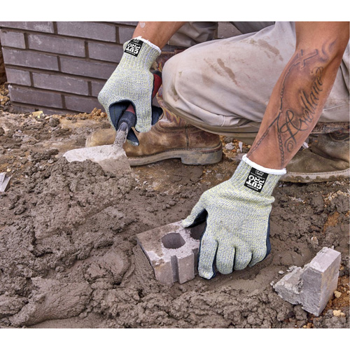 Gants r&eacute;sistants aux coupures Hero, Taille Petit/7, Calibre 7, Enveloppe en PEHD/Kevlar/Acier inoxydable, ANSI/ISEA 105 niveau 4 Dufferin Supply