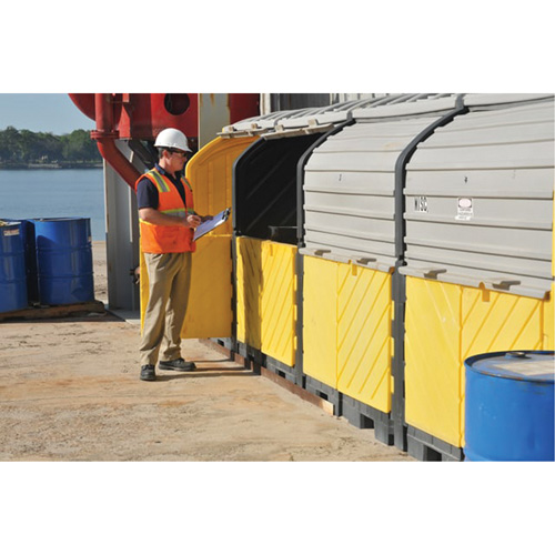 P16 Plus Ultra-Hard Top Spill Pallets avec drain, 250" lo x 79" la x 62" h, Capacit&eacute; de charge 9000 lb Dufferin Supply