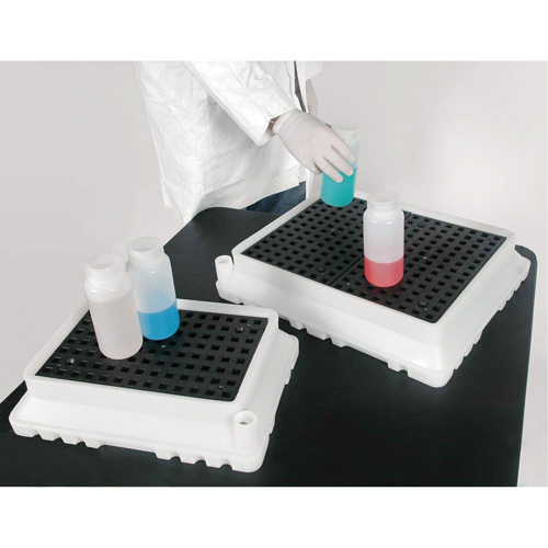 P4 Ultra-Spill Tray, 17" lo x 21" la x 4" h, Cap. de d&eacute;versement 2,9 gal. US Dufferin Supply