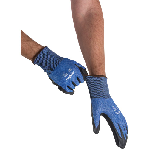 Gants l&eacute;gers et haute dext&eacute;rit&eacute; r&eacute;sistants &agrave; la coupe, Taille 8, Calibre 18, Rev&ecirc;tement Mousse de nitrile, Enveloppe en Acier inoxydable/PEHP/Tungst&egrave;ne, ASTM ANSI niveau A9 Dufferin Supply