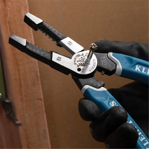 Outil polyvalent Klein-Kurve pour d&eacute;nuder, couper et sertir les fils, 8-1/4" lo, 8 - 20 AWG Dufferin Supply