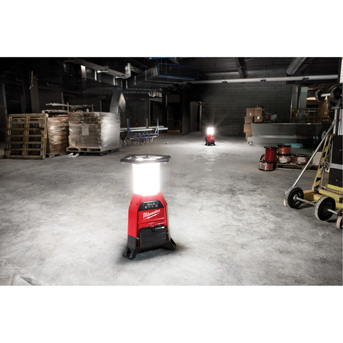 Lampe de chantier M18 Radius et chargeur avec One-Key, DEL, 4800/9000/2500 lumens, Boîtier en Plastique Dufferin Supply