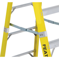 Industrial Heavy-Duty Stepladders (6400 Series), 4', Fibreglass, 300 lbs. Capacity, Type 1A Dufferin Supply
