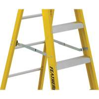 Industrial Heavy-Duty Stepladders (6900 Series), 4', Fibreglass, 300 lbs. Capacity, Type 1A Dufferin Supply