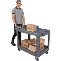 Chariot utilitaire pour l'entretien avec tablette plate, 2 tiers, 25-1/4" x 32-1/4" x 44", Capacit&eacute; 550 lb Dufferin Supply