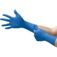 Gants dexamen m&eacute;dical Microflex SafeGrip SG-375, Petit, Latex, 11 mils, Sans poudre, Bleu, Classe 2 Dufferin Supply