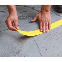 Marqueur robuste pour le sol Tough-Mark, Rectangle, 48" lo x 2" la, Jaune, Poly&eacute;thyl&egrave;ne Dufferin Supply