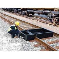Berme Ultra-Track Berm, Capacit&eacute; 144 gal. US, 4' la x 6' lo x 12" h, Paroi en mousse Dufferin Supply
