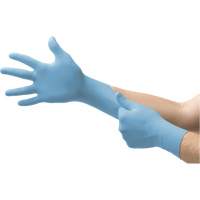 Gants jetables Vesatility 92-134 MICROFLEX, 5.5/6/T-petit, Nitrile, 2,76-mil/3,94-mil, Sans poudre, Bleu, Classe 2 Dufferin Supply